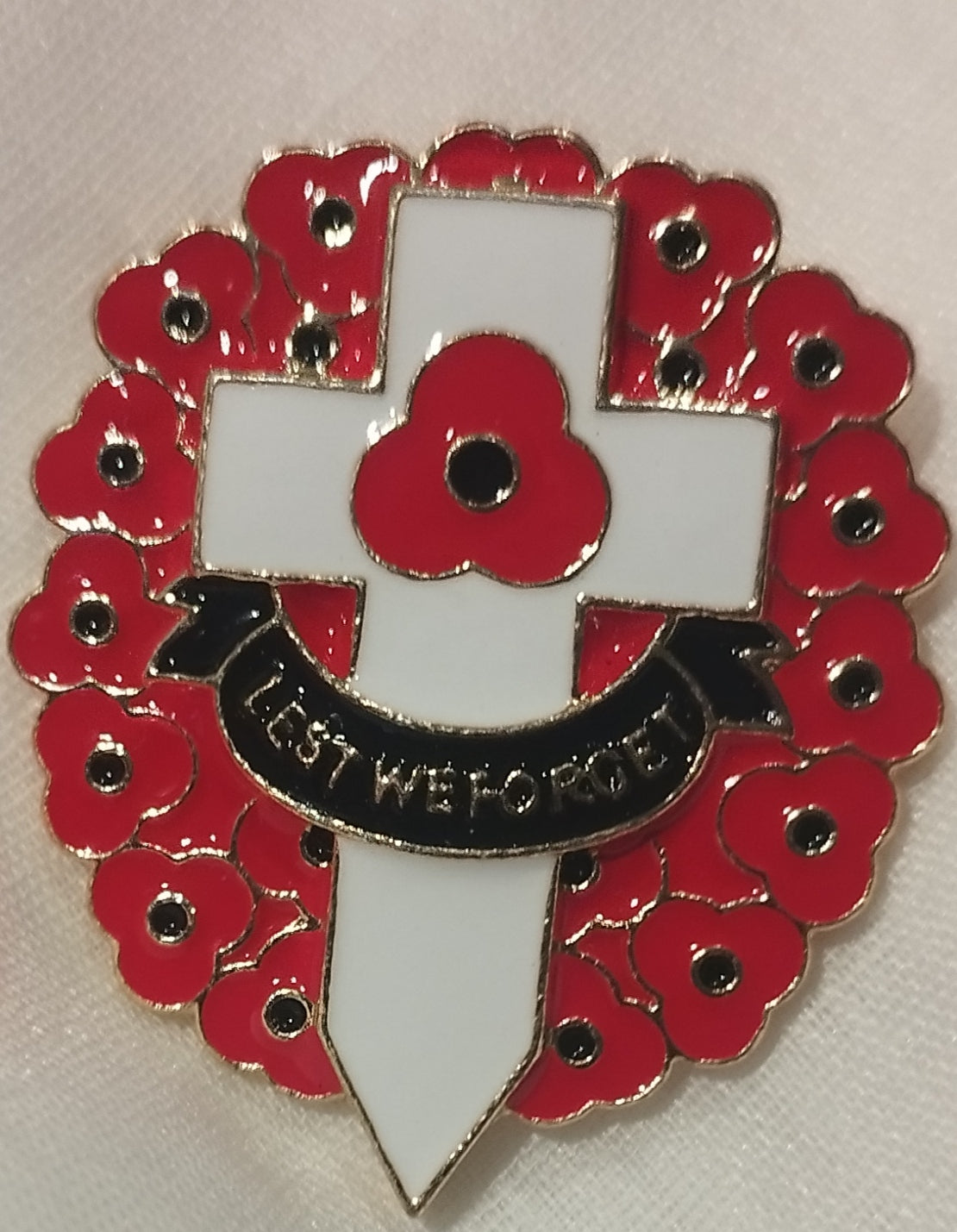 Lest we forget poppy wreath brooch